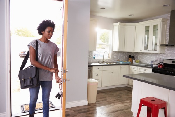 2019-03_FSS-Technologies_Blog_woman-coming-home.jpg 2019-03_FSS-Technologies_Blog_woman-coming-home.jpg