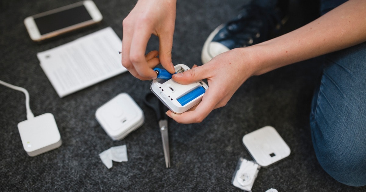 2019-12_FSSTechnologies_blogs_simplisafe-review_hero-min